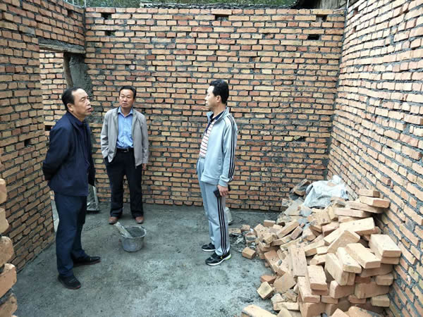 隴運(yùn)集團(tuán)公司黨委書記、董事長李寅祥同志深入琵琶鎮(zhèn)寧強(qiáng)村開展幫扶工作